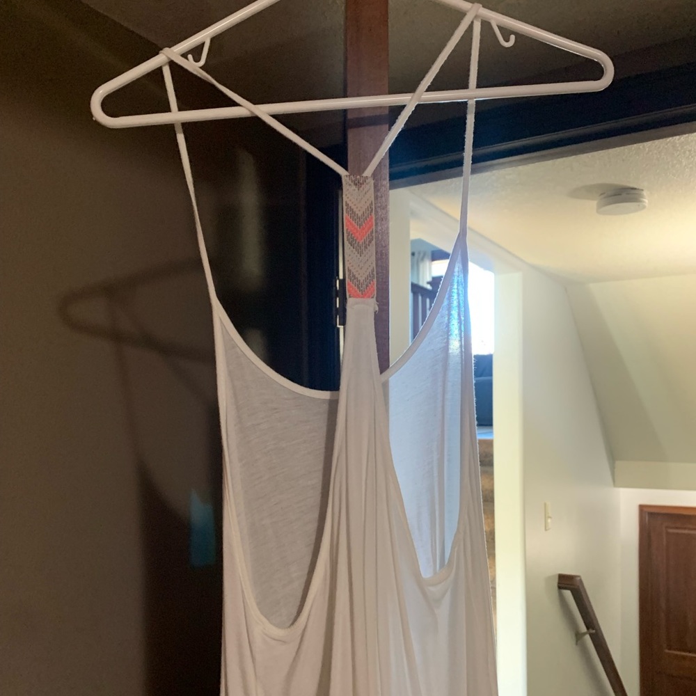 White Tank - Picture 2 of 3